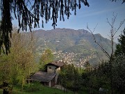23 Roccolo Ruggeri (560 m) con vista verso il Monte di Zogno e il Monte Zucco